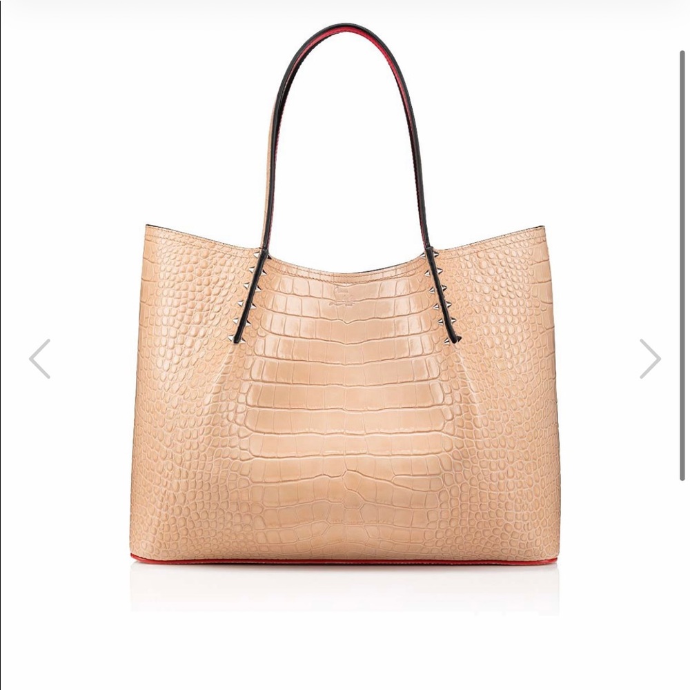 ISO looking for this beautiful tote!!!